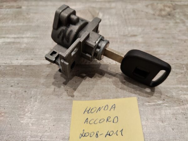 honda accord durų spynelė širdelė